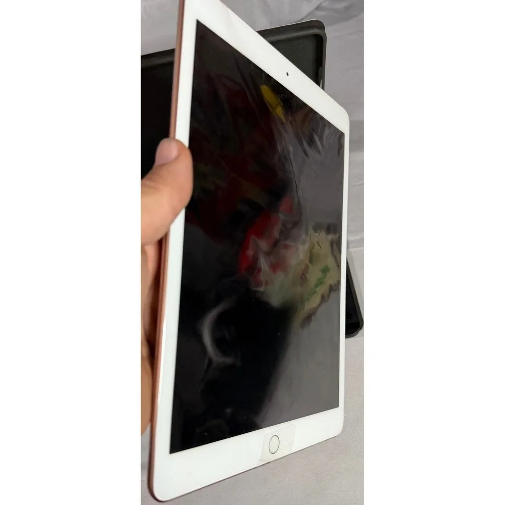 Apple iPad 8th Gen A2270 32GB Rose Gold with Bluetooth Keyboard Case Bundle